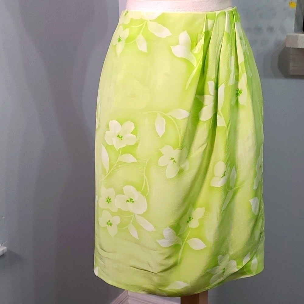 Saks fifth Ave Real Clothes, 100% silk‎ Wrap skirt beautiful green. med. Y2k